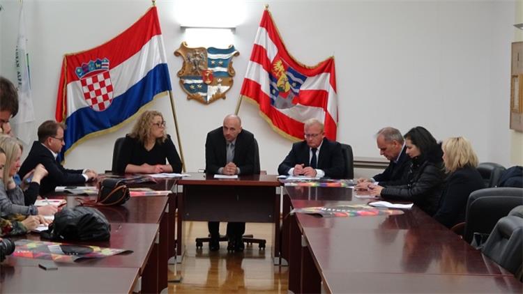 Slika PU_V/vijesti/2019/matura//maturantika.JPG