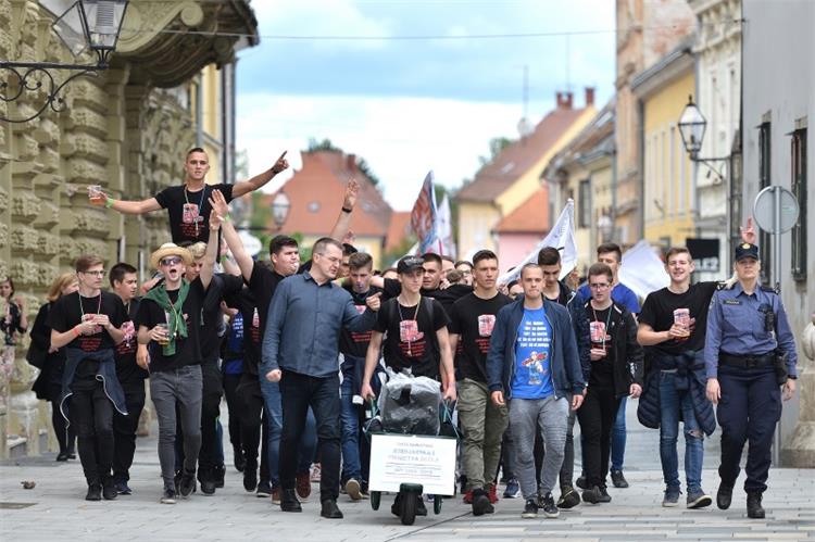 Slika PU_V/vijesti/2019/maturantika//8.JPG